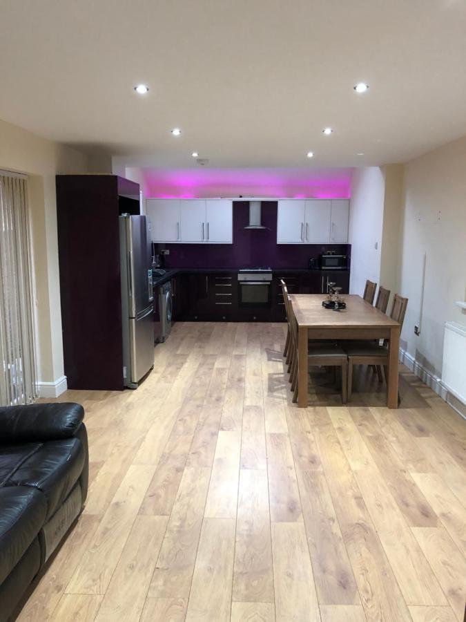 Big Room Rusholme With Tv And Private Bathroom-Parking&Wifi Μάντσεστερ Εξωτερικό φωτογραφία